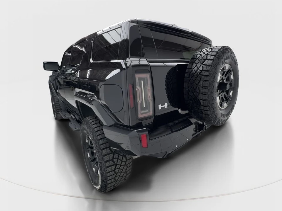 2024 GMC Hummer EV - Image 10 of 31