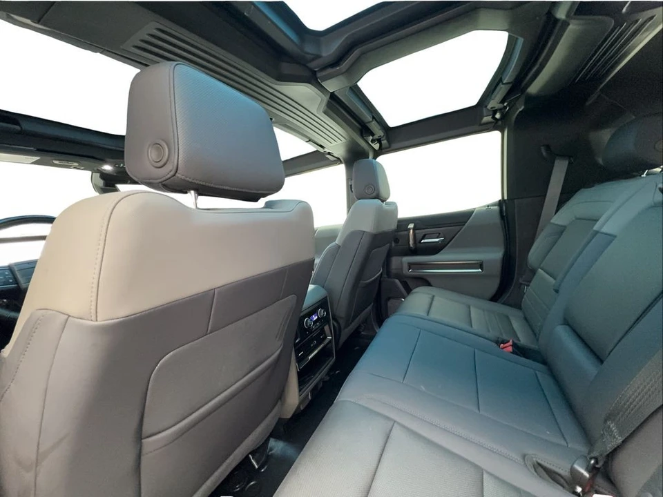 2024 GMC Hummer EV - Image 23 of 31