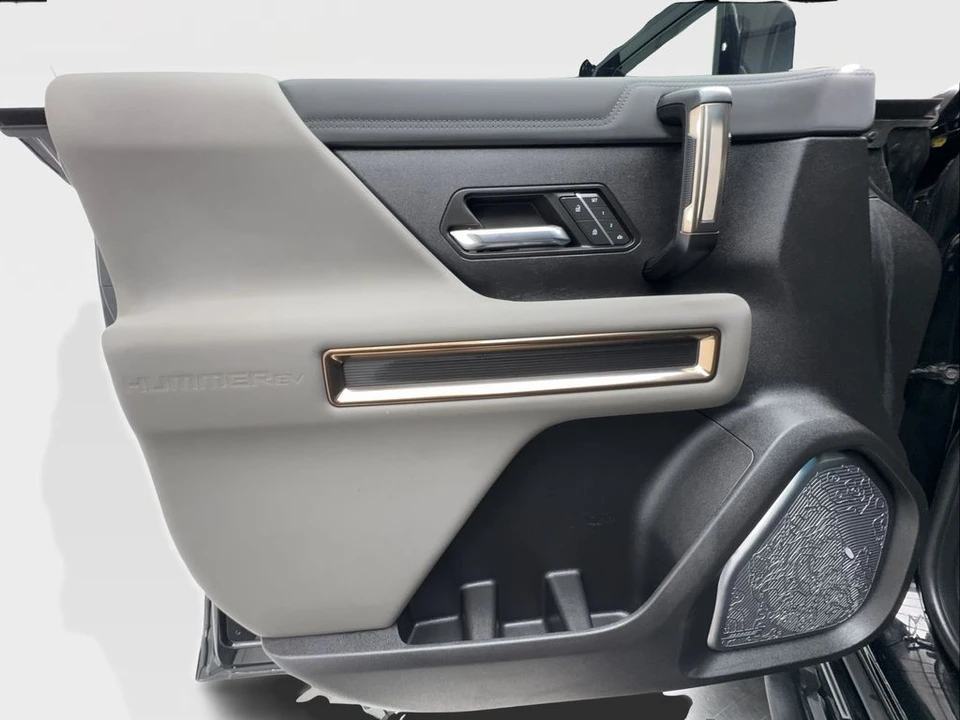 2024 GMC Hummer EV - Image 21 of 31