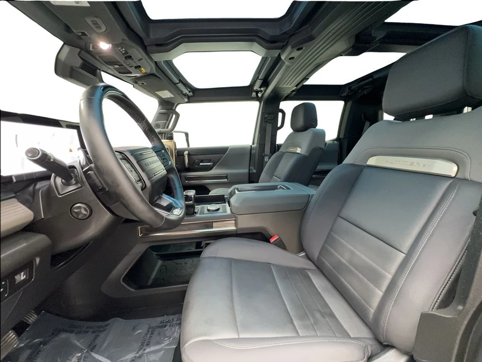 2024 GMC Hummer EV - Image 19 of 31