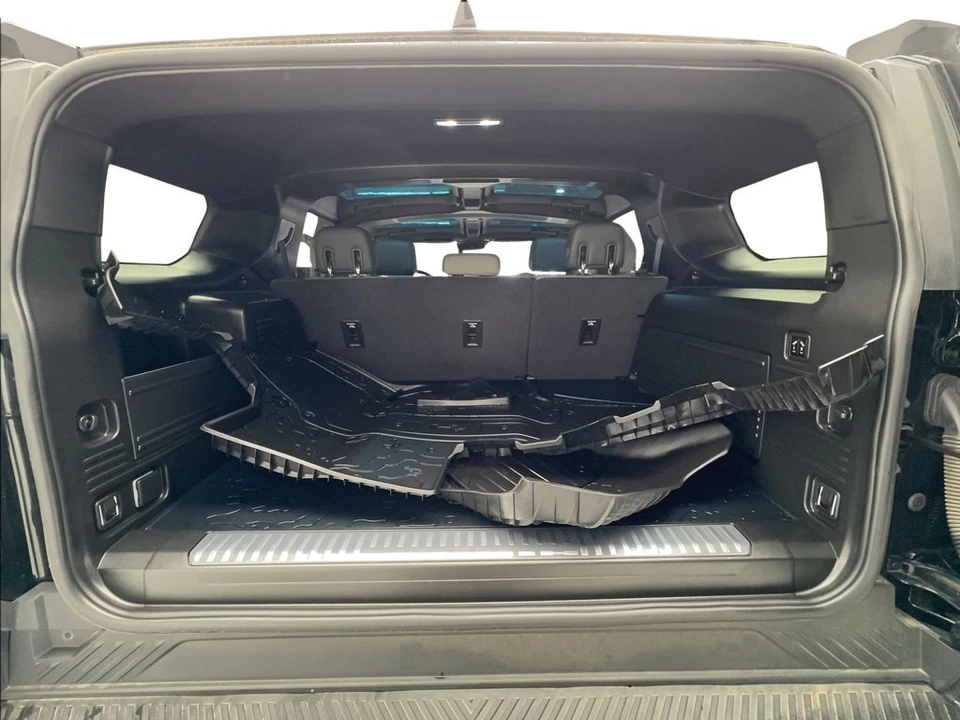 2024 GMC Hummer EV - Image 16 of 31