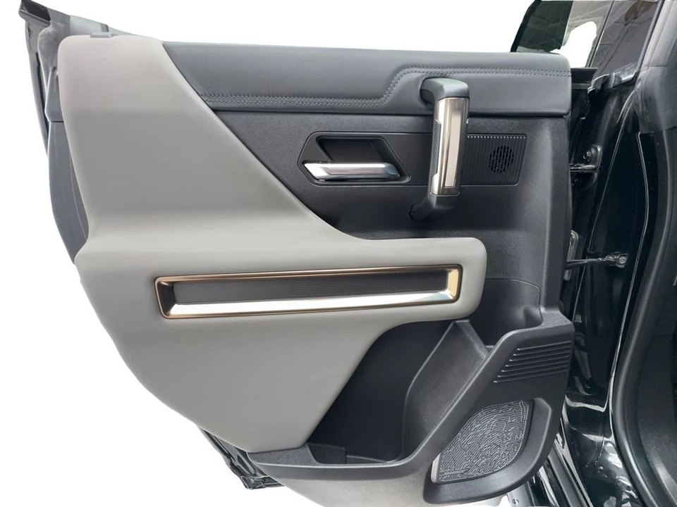 2024 GMC Hummer EV - Image 25 of 31