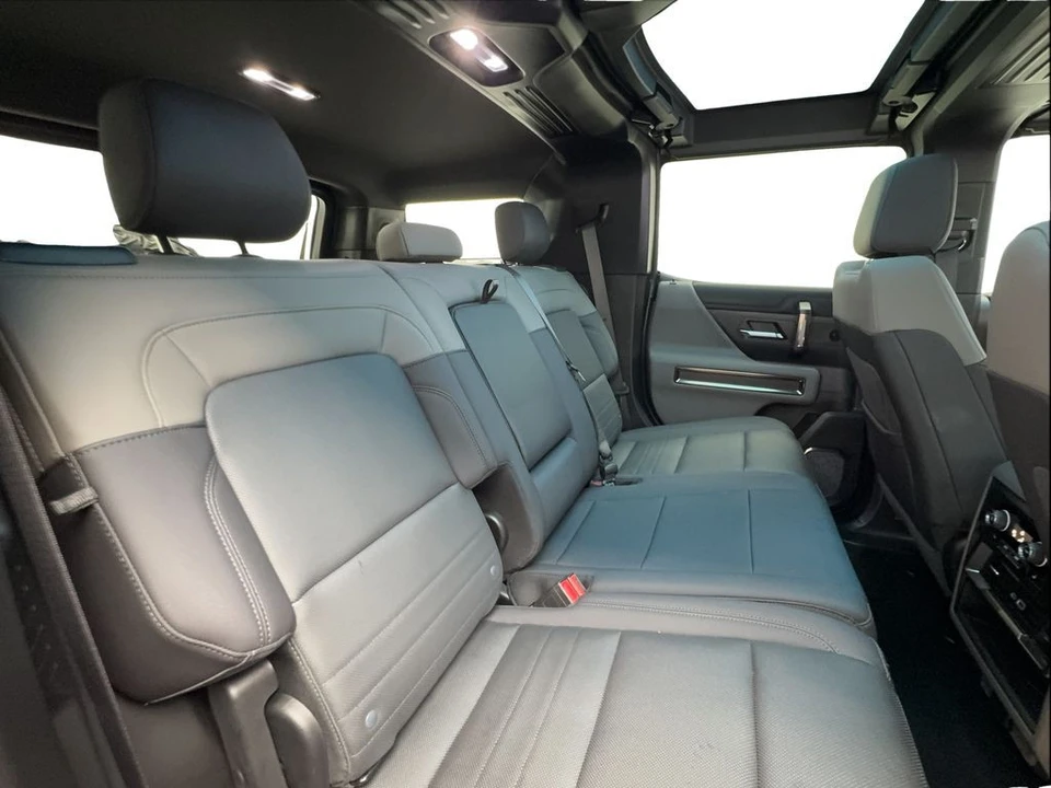 2024 GMC Hummer EV - Image 26 of 31