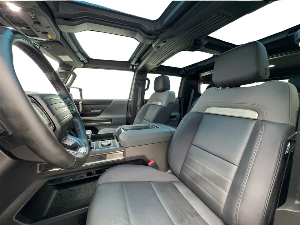 2024 GMC Hummer EV - Image 18 of 31