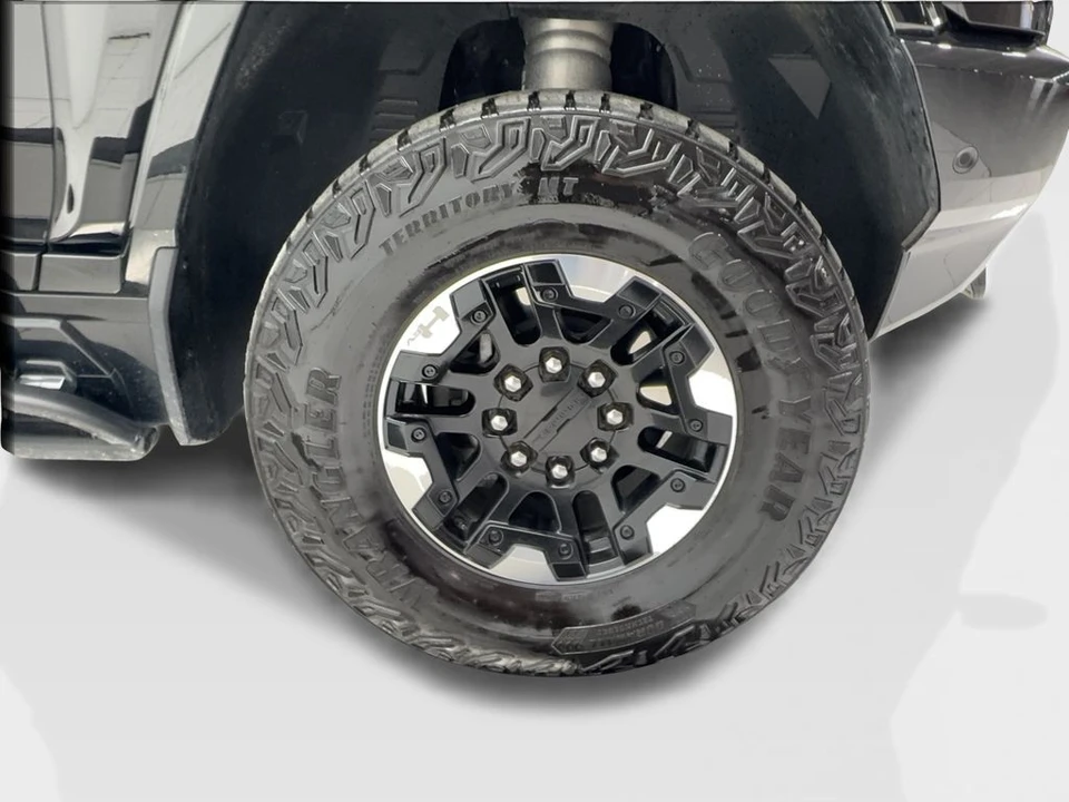 2024 GMC Hummer EV - Image 13 of 31