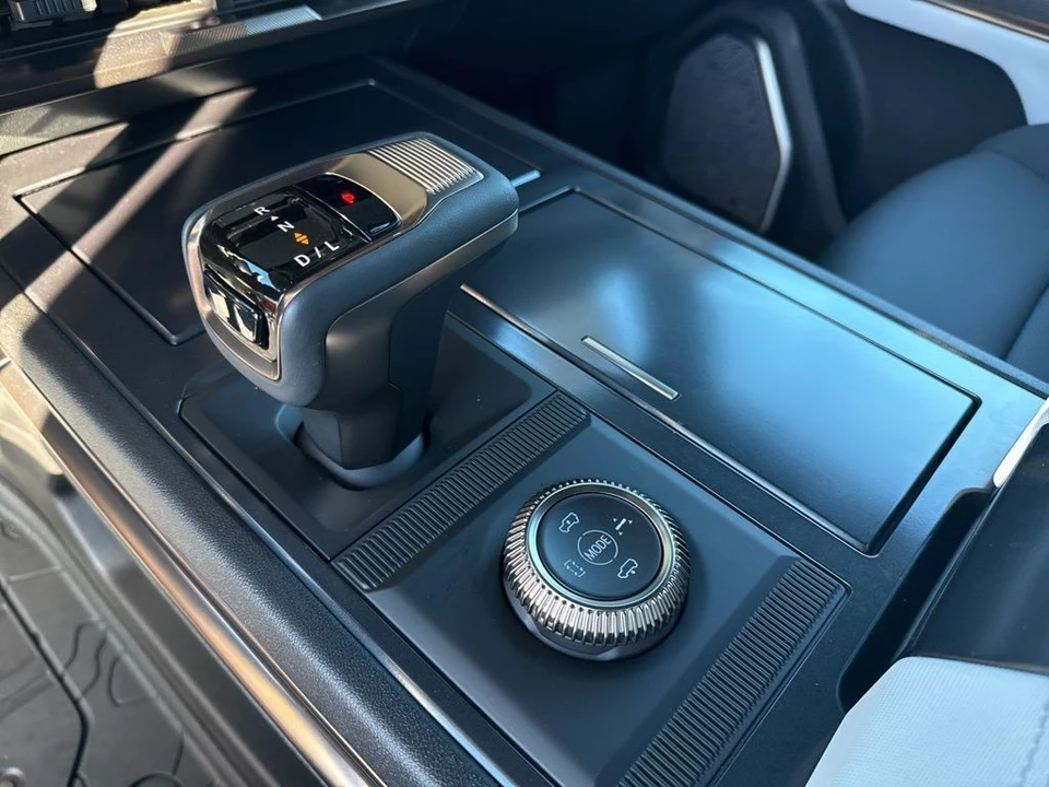 2024 GMC Hummer EV - Image 19 of 21