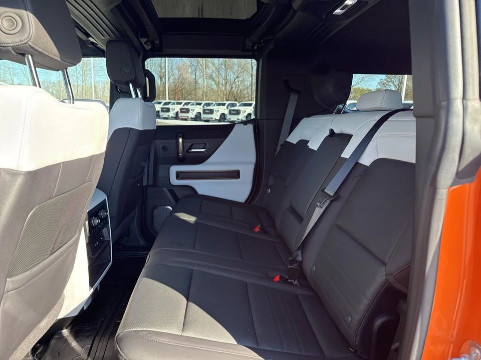 2024 GMC Hummer EV - Image 13 of 21