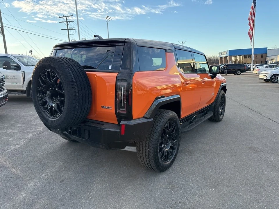 2024 GMC Hummer EV - Image 5 of 12
