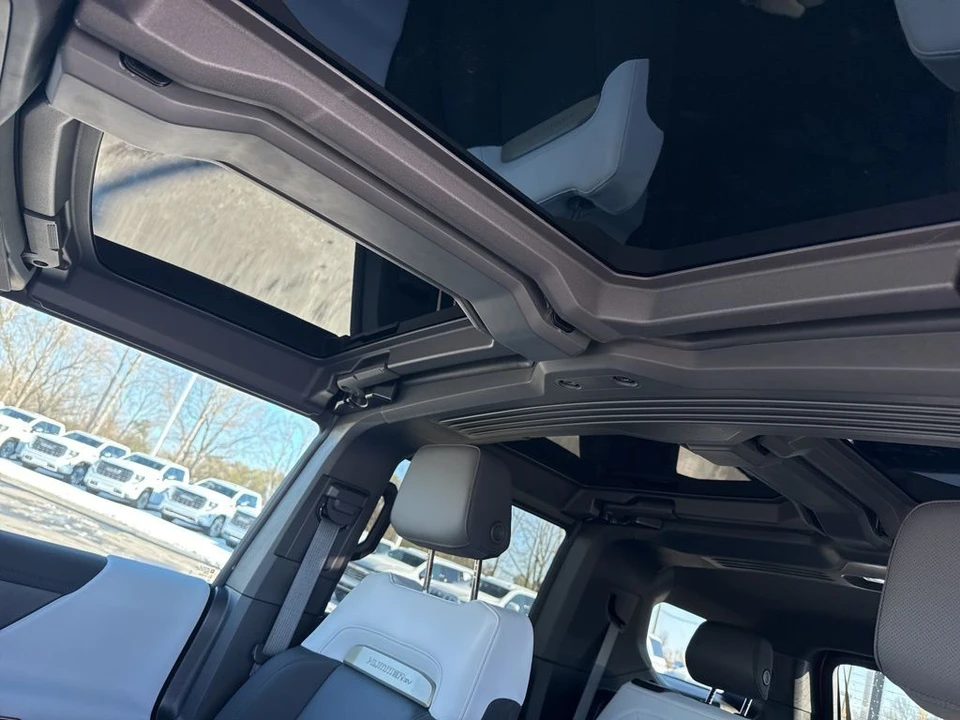 2024 GMC Hummer EV - Image 10 of 21