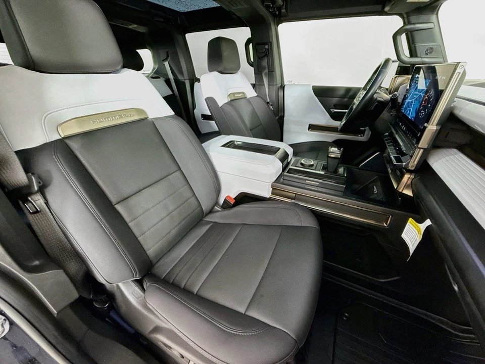 2024 GMC Hummer EV - Image 31 of 31
