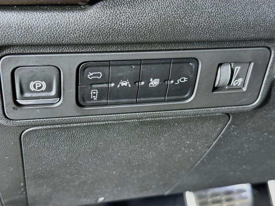2024 GMC Hummer EV - Image 14 of 31