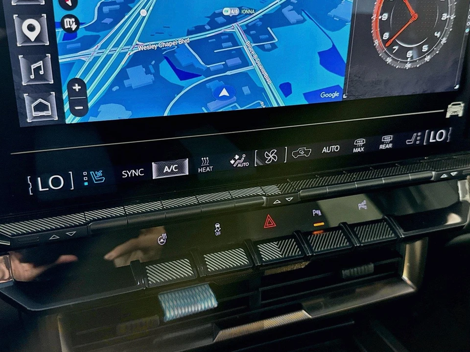 2024 GMC Hummer EV - Image 22 of 31