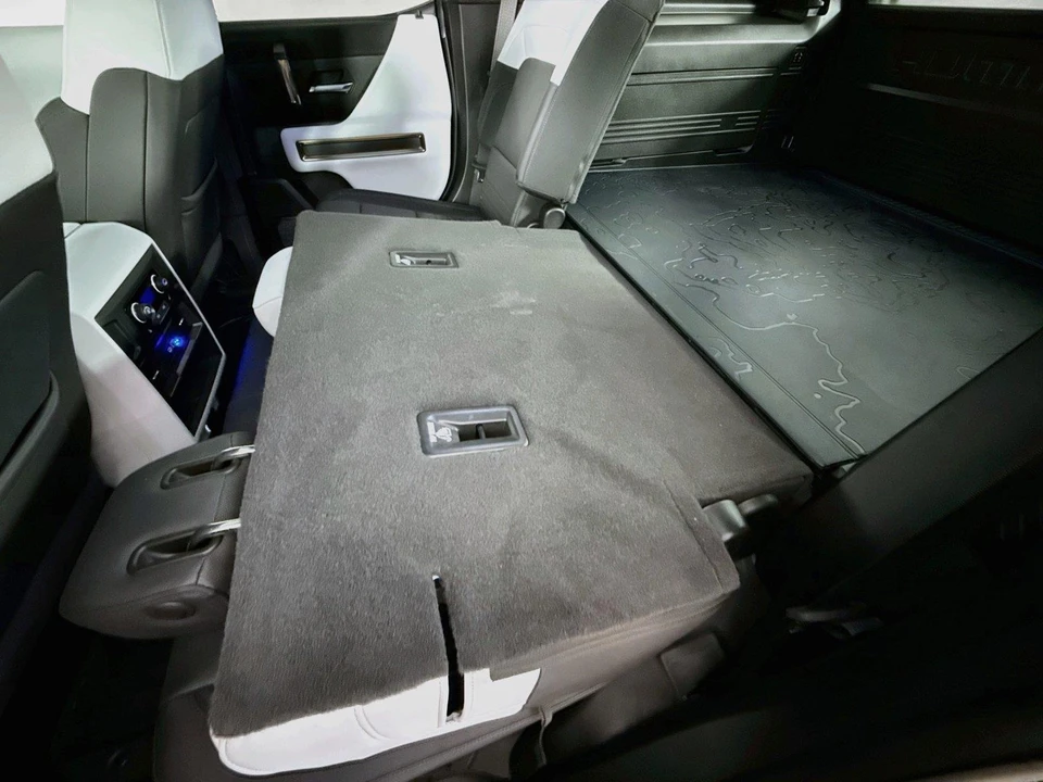 2024 GMC Hummer EV - Image 27 of 31