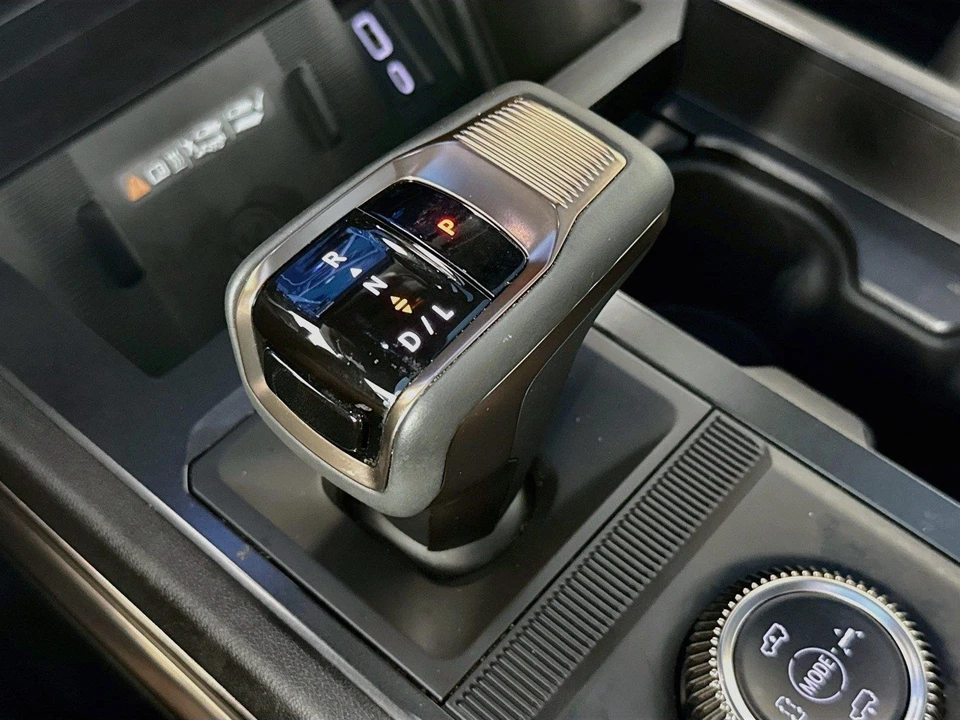 2024 GMC Hummer EV - Image 23 of 31