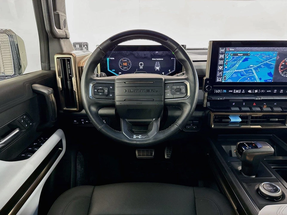2024 GMC Hummer EV - Image 10 of 31