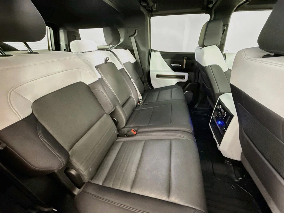 2024 GMC Hummer EV - Image 30 of 31