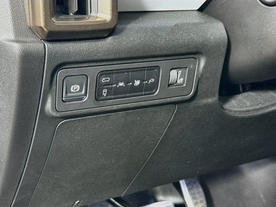 2024 GMC Hummer EV - Image 9 of 16