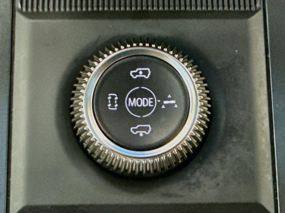 2024 GMC Hummer EV - Image 20 of 31
