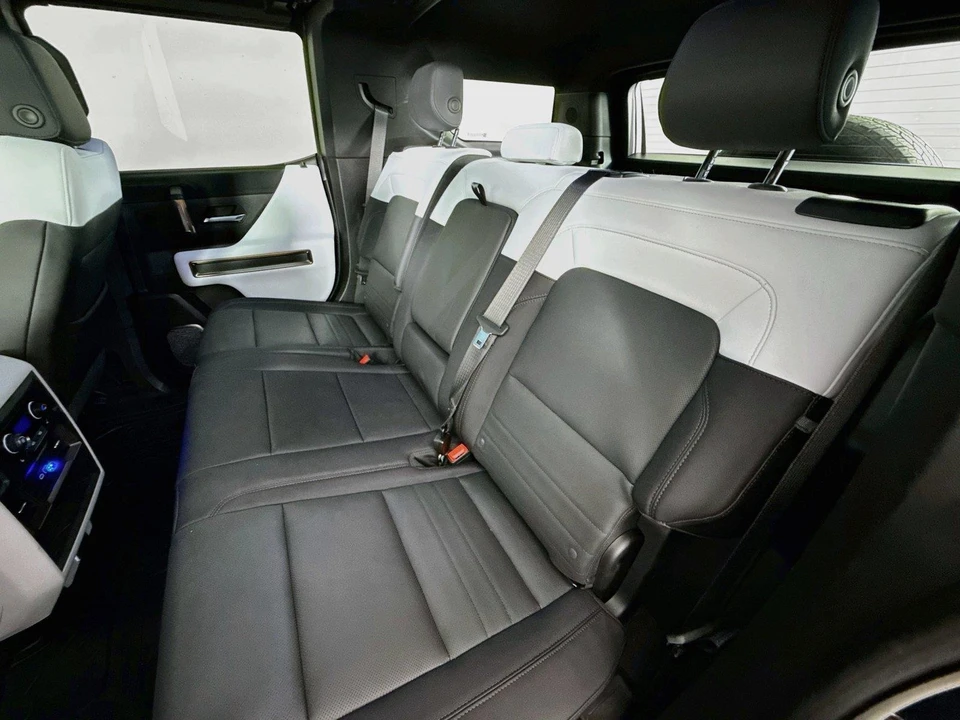 2024 GMC Hummer EV - Image 25 of 31