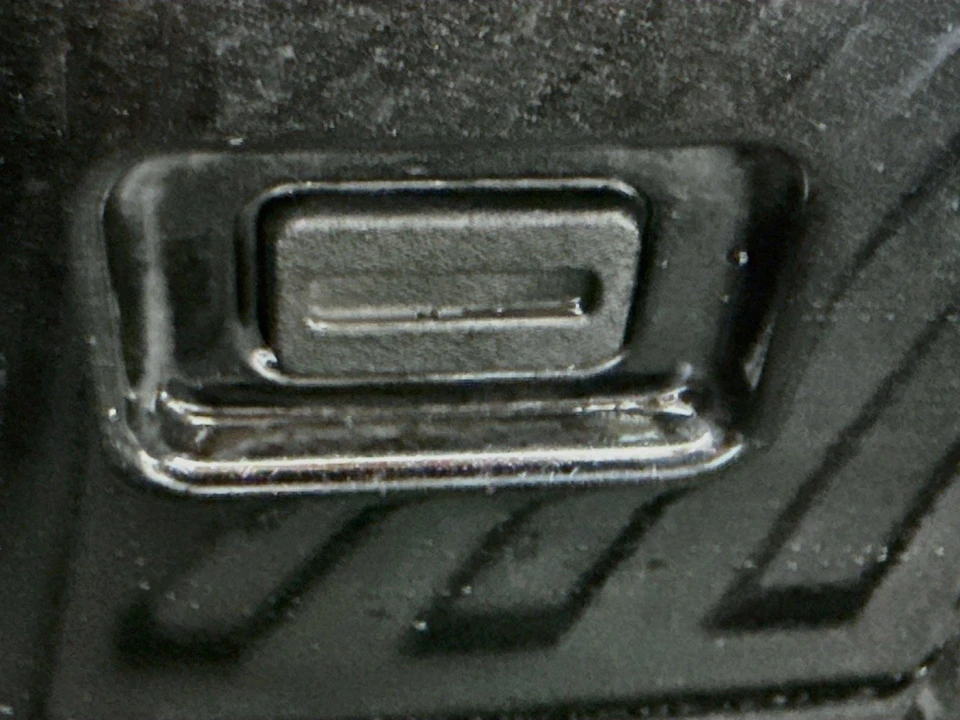 2024 GMC Hummer EV - Image 29 of 31