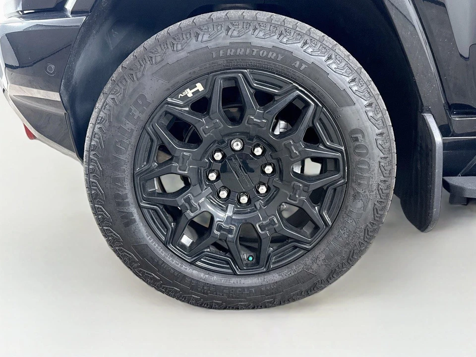 2024 GMC Hummer EV - Image 15 of 16