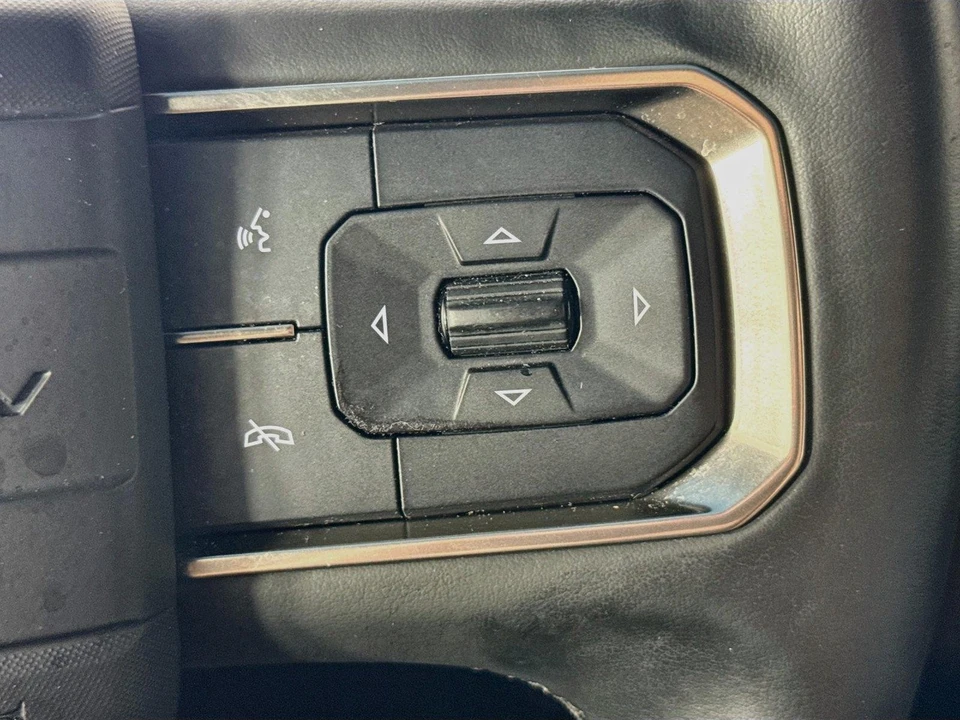 2024 GMC Hummer EV - Image 13 of 31