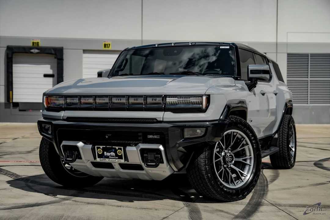 2024 GMC Hummer EV - Image 3 of 12