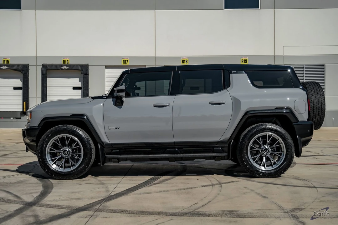 2024 GMC Hummer EV - Image 5 of 12