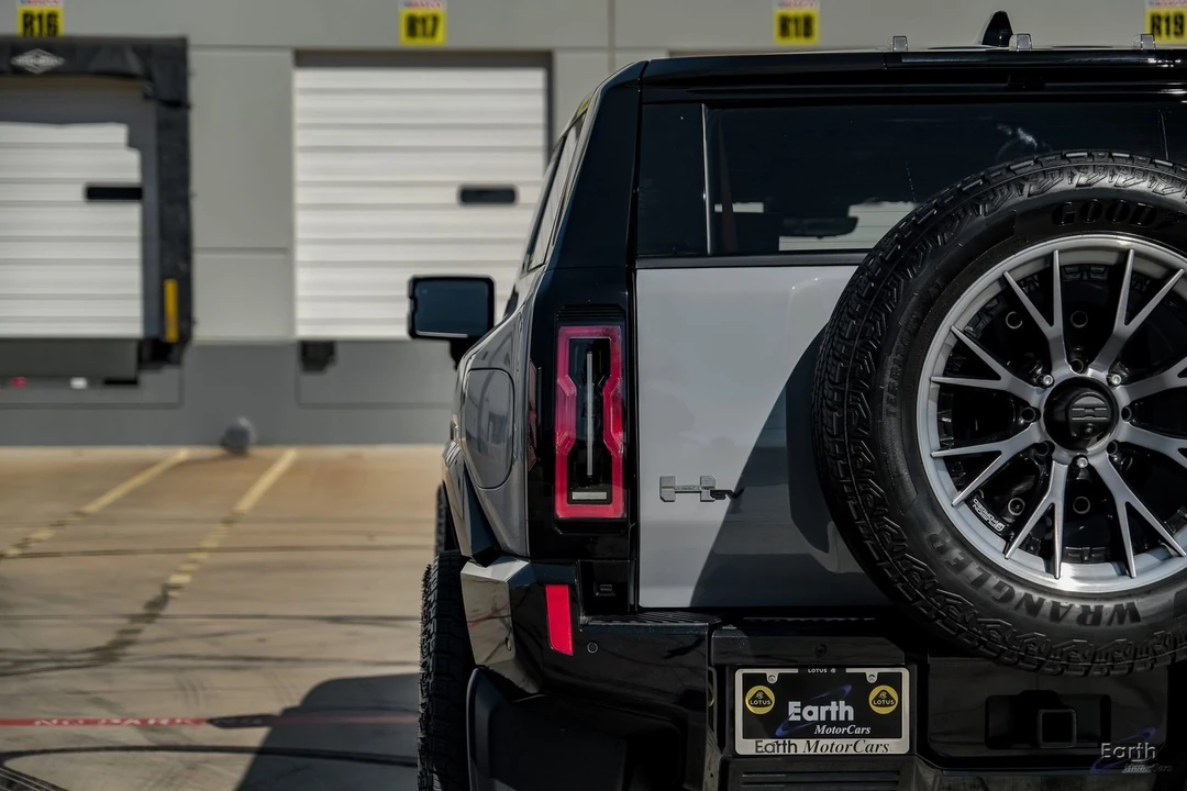 2024 GMC Hummer EV - Image 12 of 12