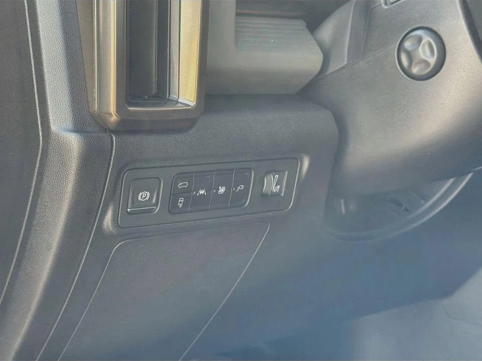 2024 GMC Hummer EV - Image 10 of 20