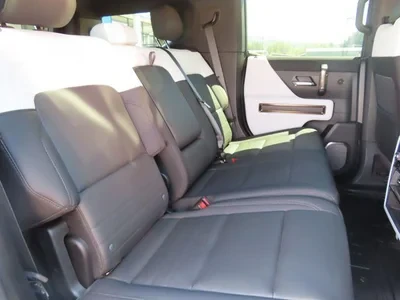 2024 GMC Hummer EV - Image 8 of 9