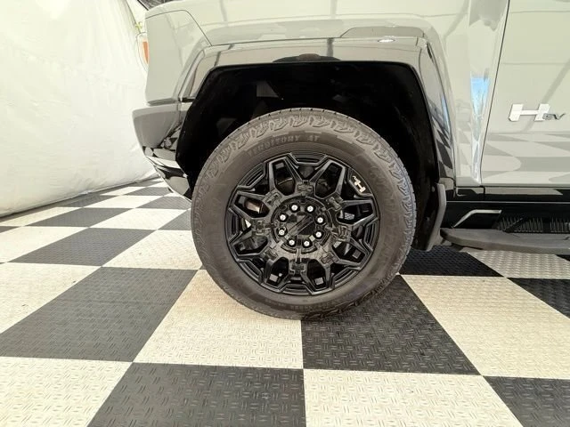 2024 GMC Hummer EV - Image 13 of 20
