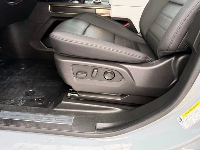2024 GMC Hummer EV - Image 18 of 20