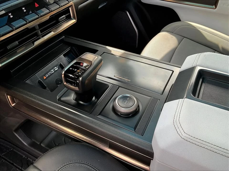 2024 GMC Hummer EV - Image 12 of 18