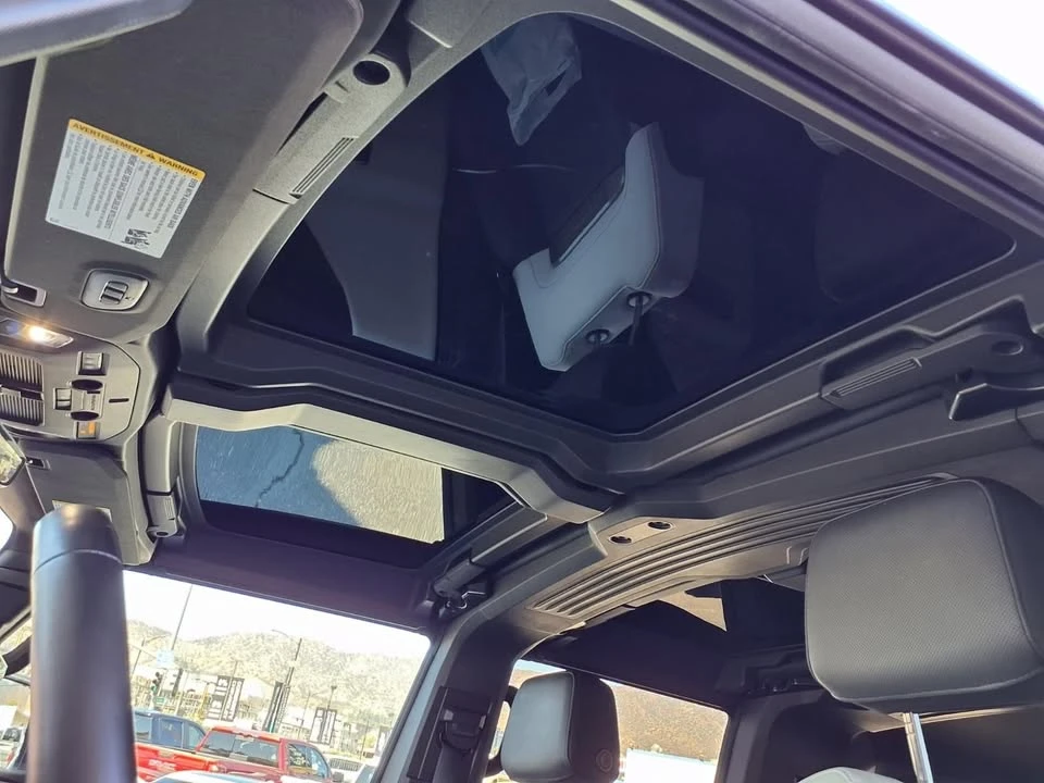 2024 GMC Hummer EV - Image 17 of 18