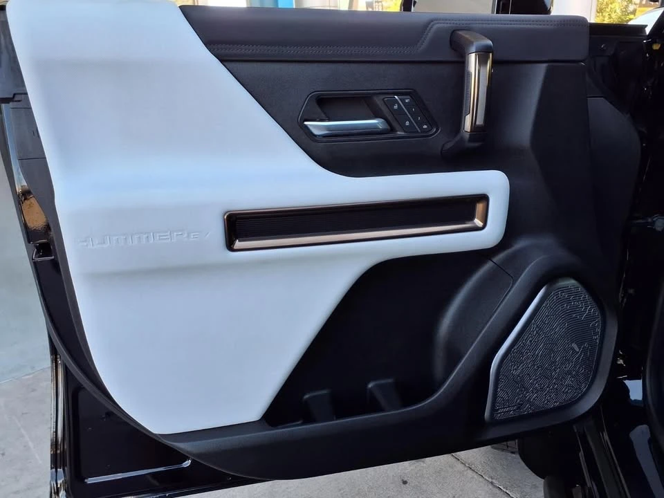 2024 GMC Hummer EV - Image 14 of 18