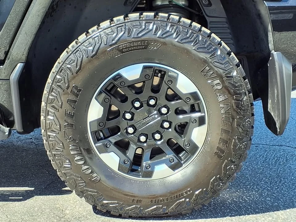 2024 GMC Hummer EV - Image 5 of 18