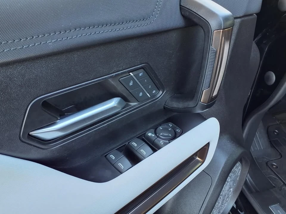2024 GMC Hummer EV - Image 15 of 18