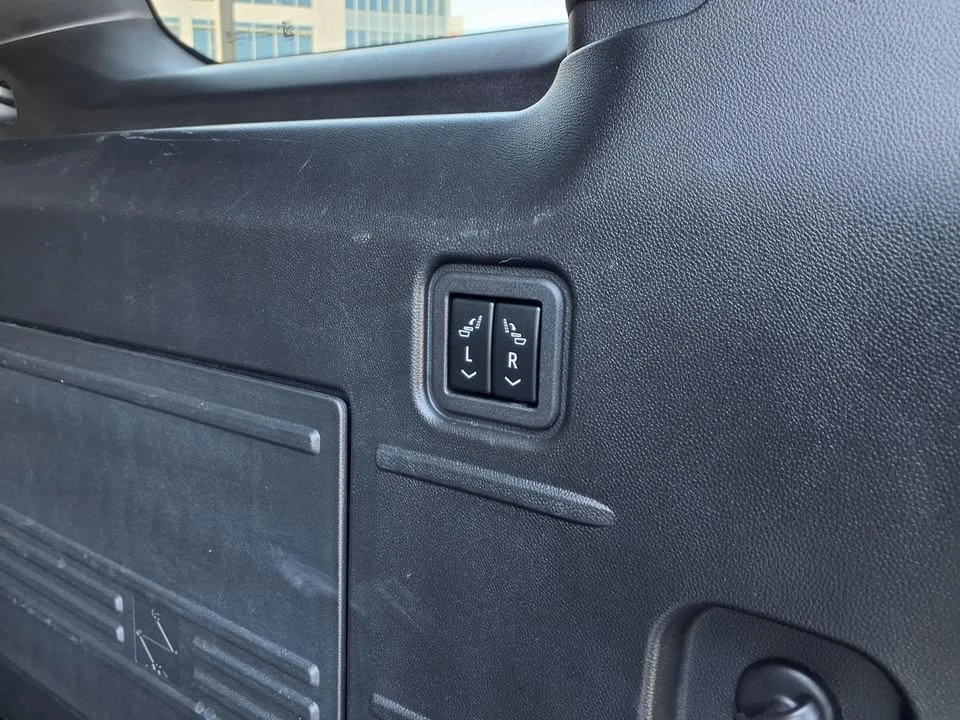2024 GMC Hummer EV - Image 9 of 18