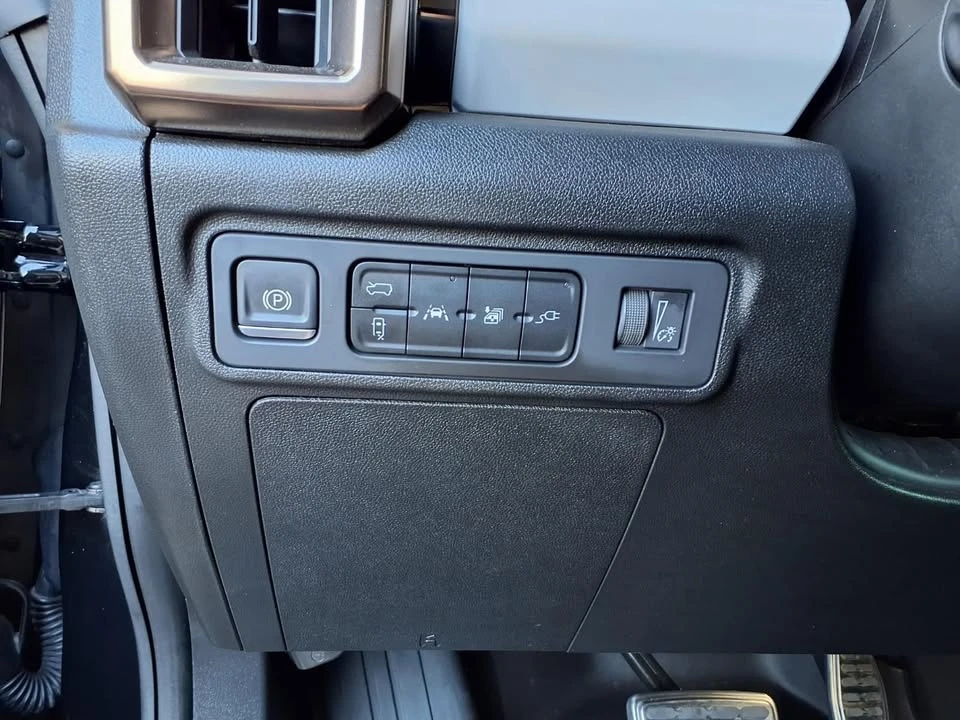 2024 GMC Hummer EV - Image 18 of 18