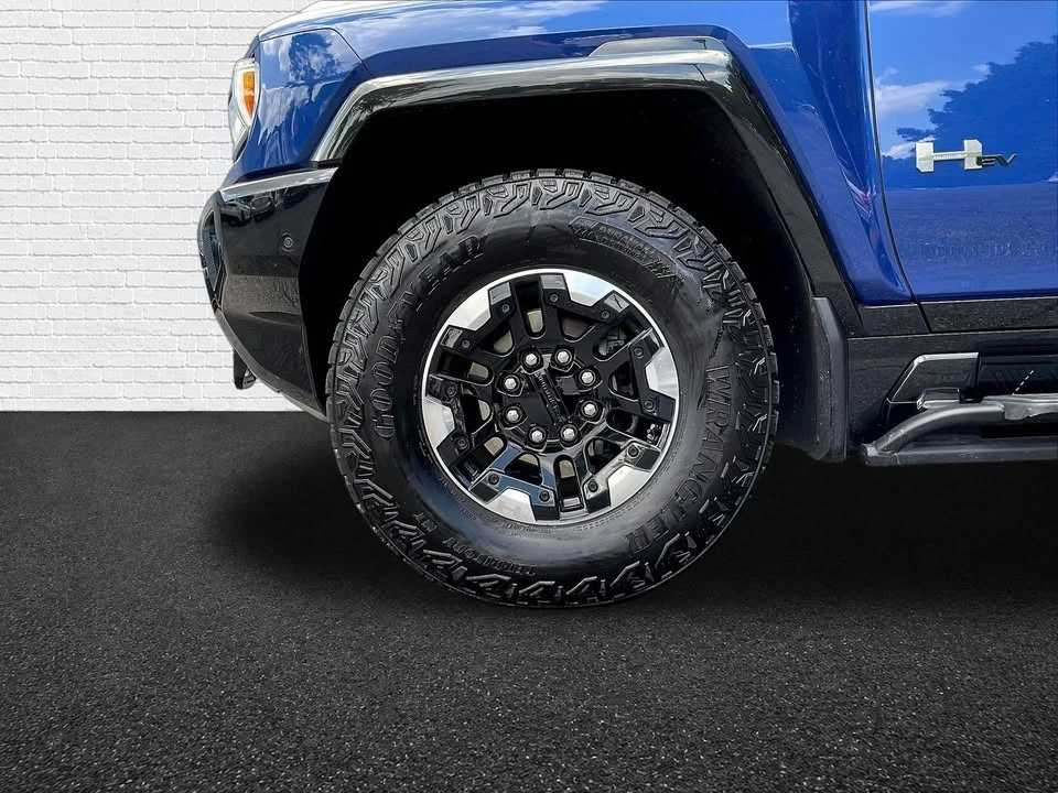 2024 GMC Hummer EV - Image 18 of 18