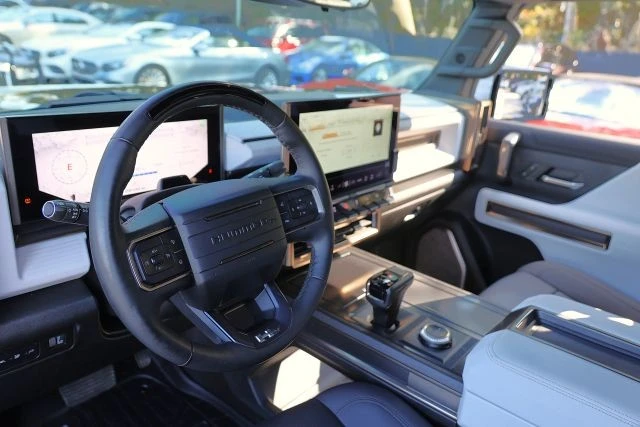 2024 GMC Hummer EV - Image 15 of 21