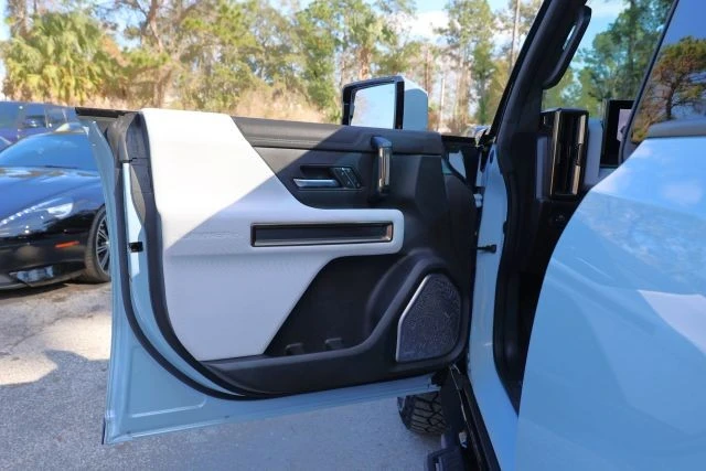 2024 GMC Hummer EV - Image 10 of 21