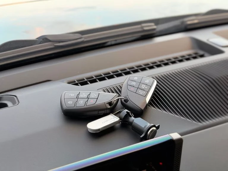 2024 GMC Hummer EV - Image 12 of 20