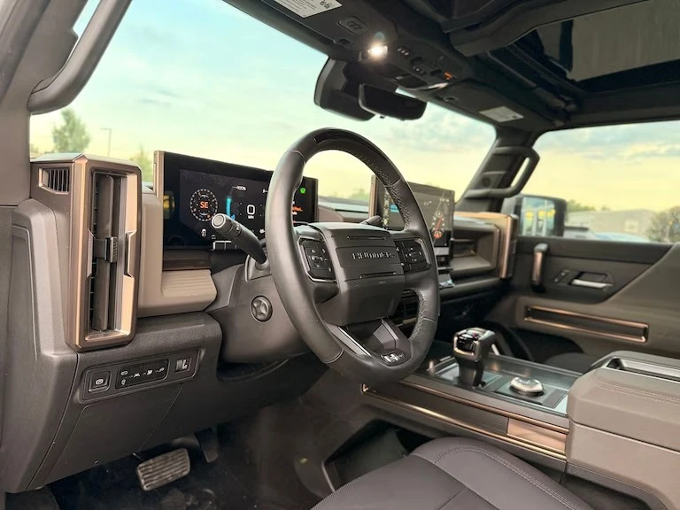 2024 GMC Hummer EV - Image 9 of 20