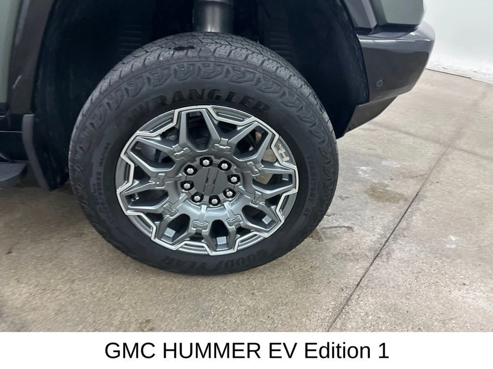 2024 GMC Hummer EV - Image 16 of 31