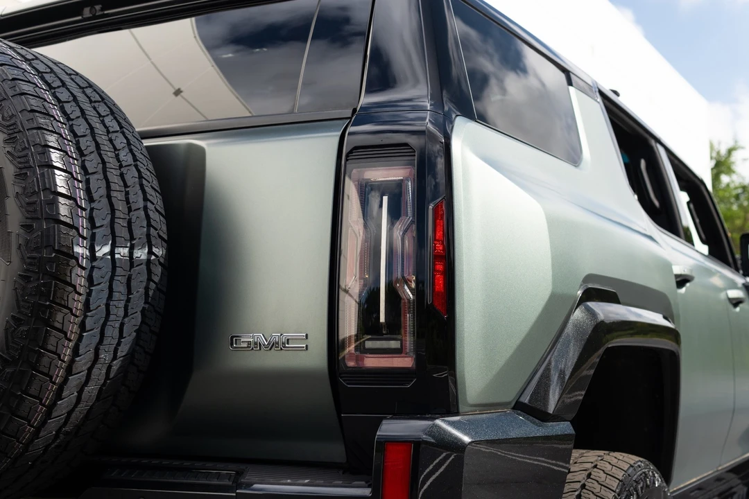 2024 GMC Hummer EV - Image 19 of 21