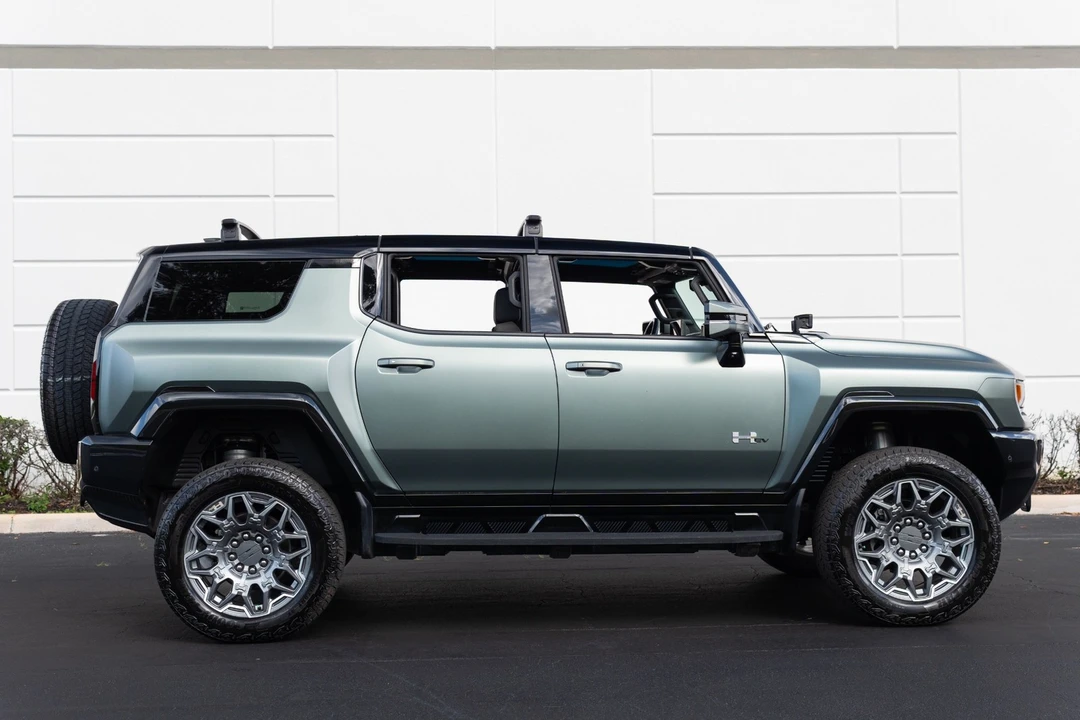 2024 GMC Hummer EV - Image 16 of 21