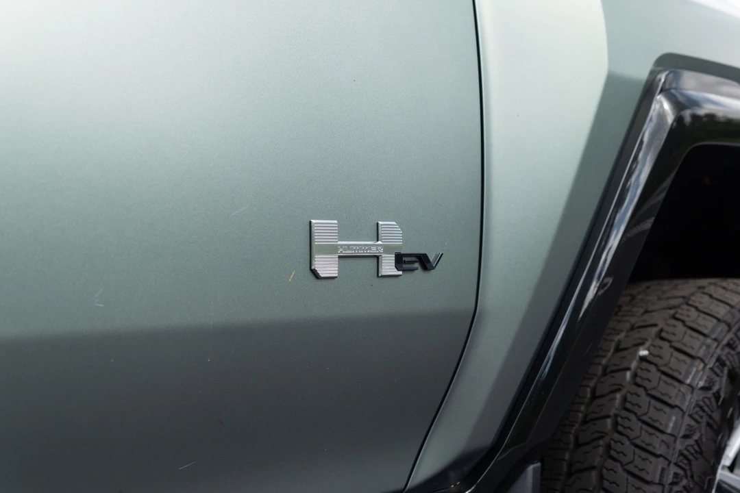 2024 GMC Hummer EV - Image 12 of 21
