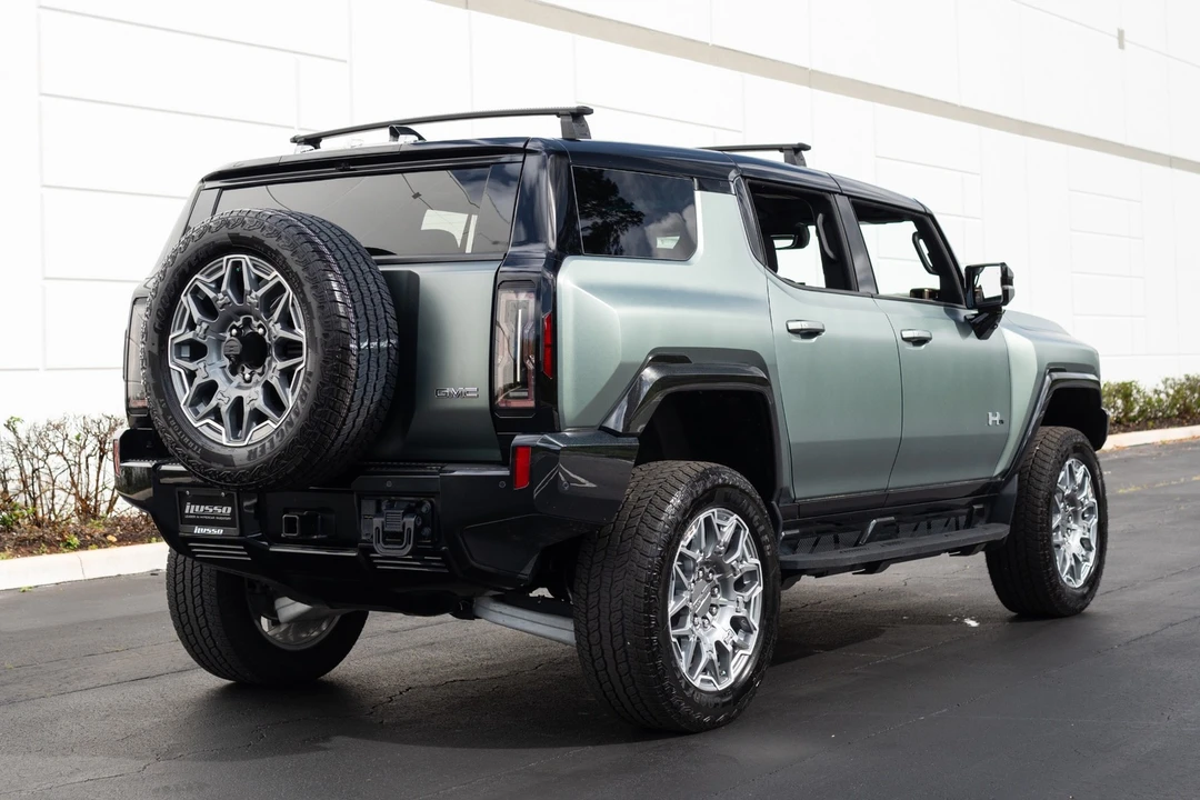 2024 GMC Hummer EV - Image 17 of 21